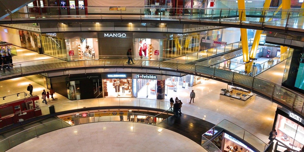 Praise To The Shopping Centre Manager!